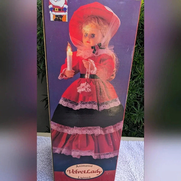 27" Deluxe Velvet Lady Animated Caroler Tested And Working Holiday Velvet Lace - Picture 7 of 9